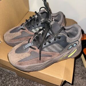 Yeezy Sneakers in Gray and Brown